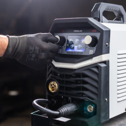 KIT SOLDADORA PROFESIONAL FOCUSMIG 201 DUAL PULSE FN PRO - FERROLAN